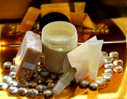 (W) Signature Love Box